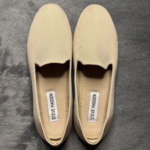 Steve Madden Taupe/Nude Flats
